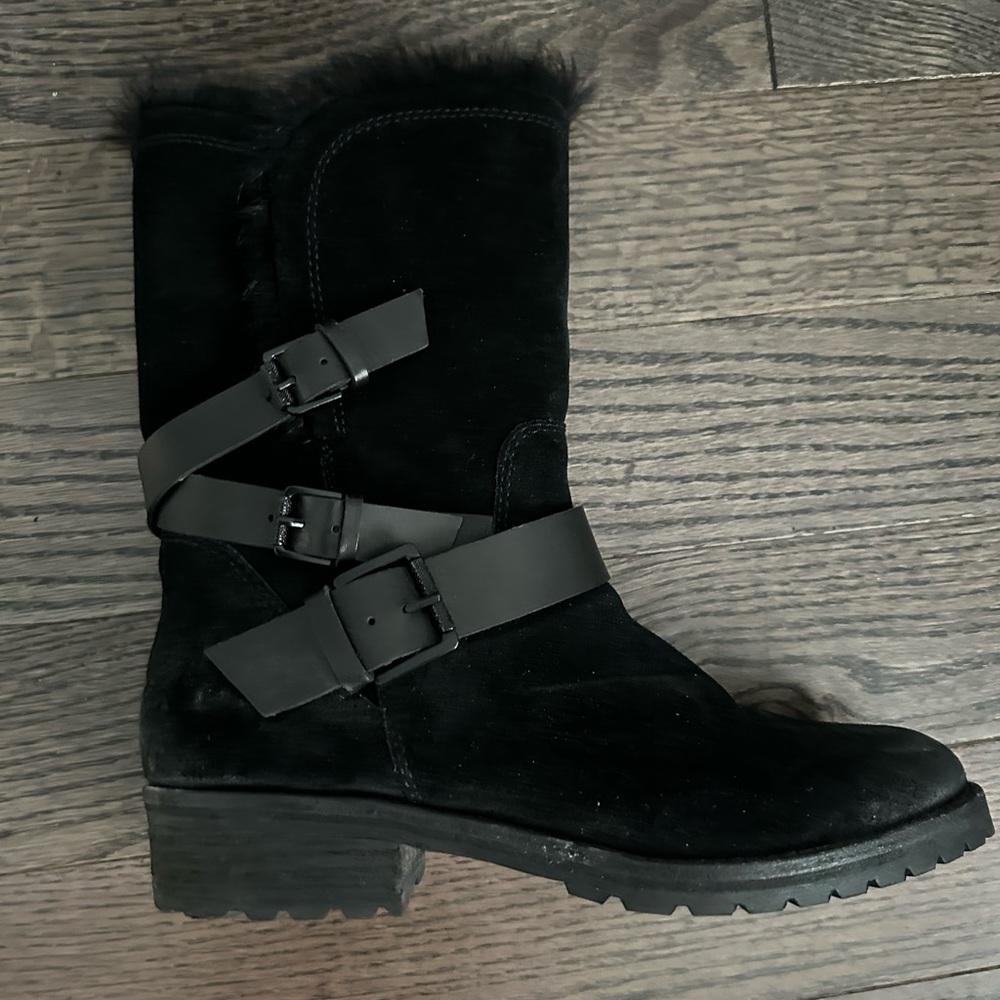 Andrew Marc fur boots size fits 7.5-8